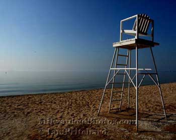 Photograph of Lifeguard Seat from www.MilwaukeePhotos.com (C) Ian Pritchard